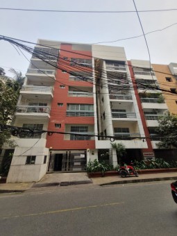 Spacious Ready Flat for Sale in Banani